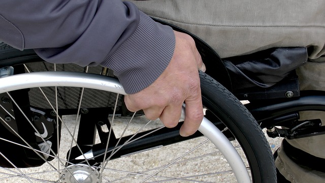 Altersgerechte Assistenzsysteme - Treppenwarner für Rollstuhlfahrer